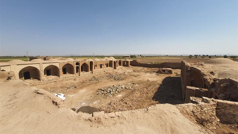 مرمت مجموعه تاریخی کاروانسرای البرز در قم درحال انجام است