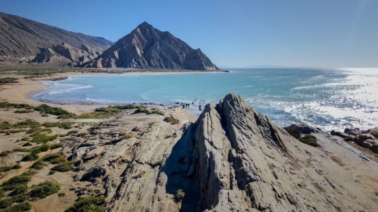 تصاویری دیدنی از ساحل بندر مقام  