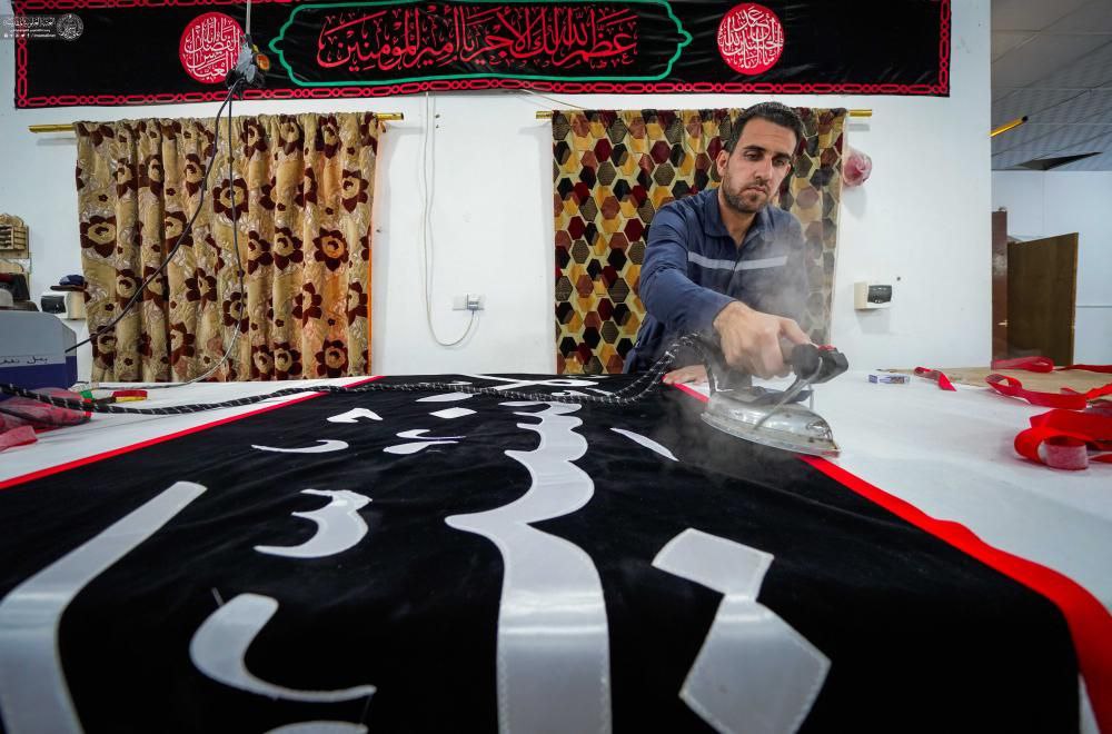  آماده‌سازی کتیبه‌های سالروز شهادت حضرت زهرا (سلام‌الله‌علیها) 