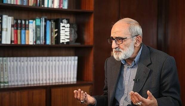 مدیرمسئول کیهان: با انتقاد از نیمهعریانی میخواهند کشف حجاب را عادی کنند