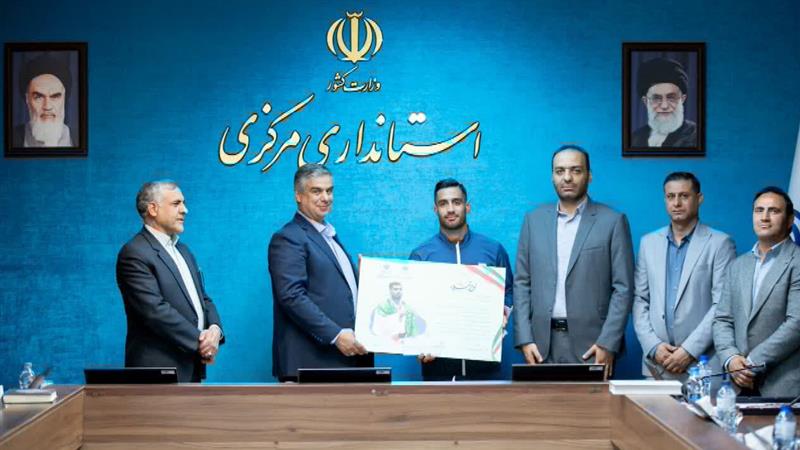 استاندار مرکزی: تلاش، تمرین و توکل سه رکن موفقیت در عرصه ورزش است