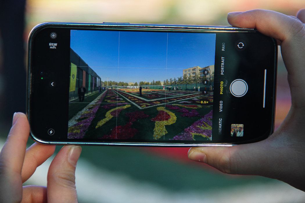 بزرگ‌ترین فرش سرگل خاورمیانه در محلات