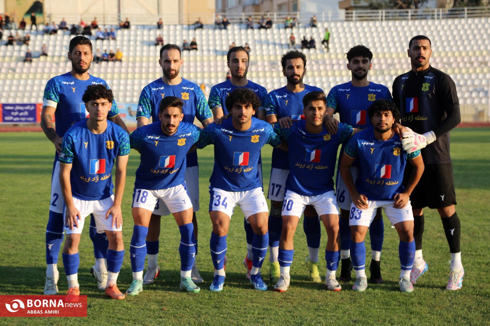 دیدار تیم های فوتبال برق شیراز - صنعت نفت آبادان