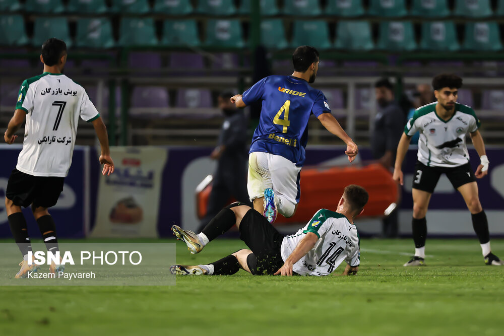دیدار تیم‌های ذوب آهن اصفهان و ملوان بندرانزلی