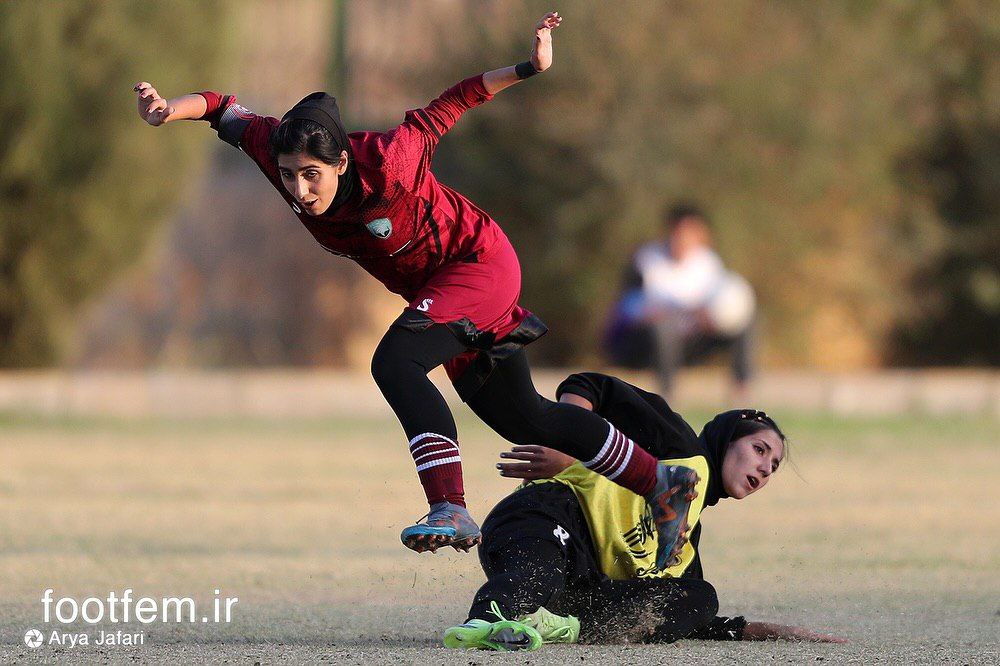 فوتباله یا جنگ؟