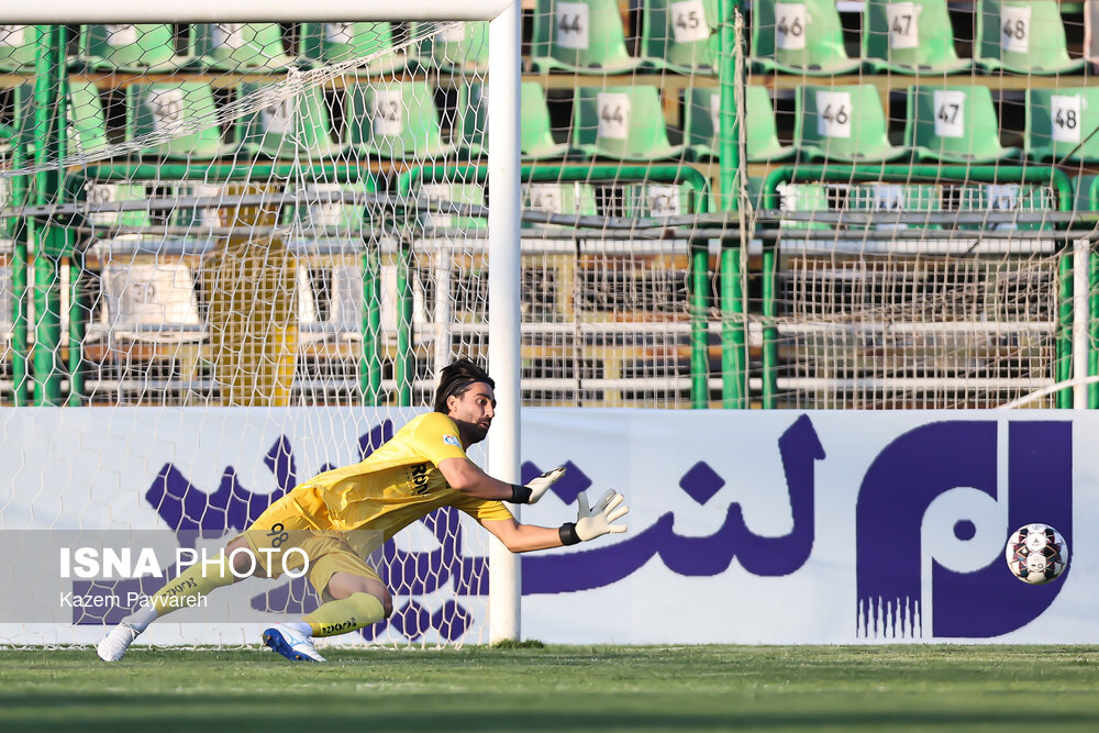 دیدار تیم‌های ذوب آهن اصفهان و ملوان بندرانزلی