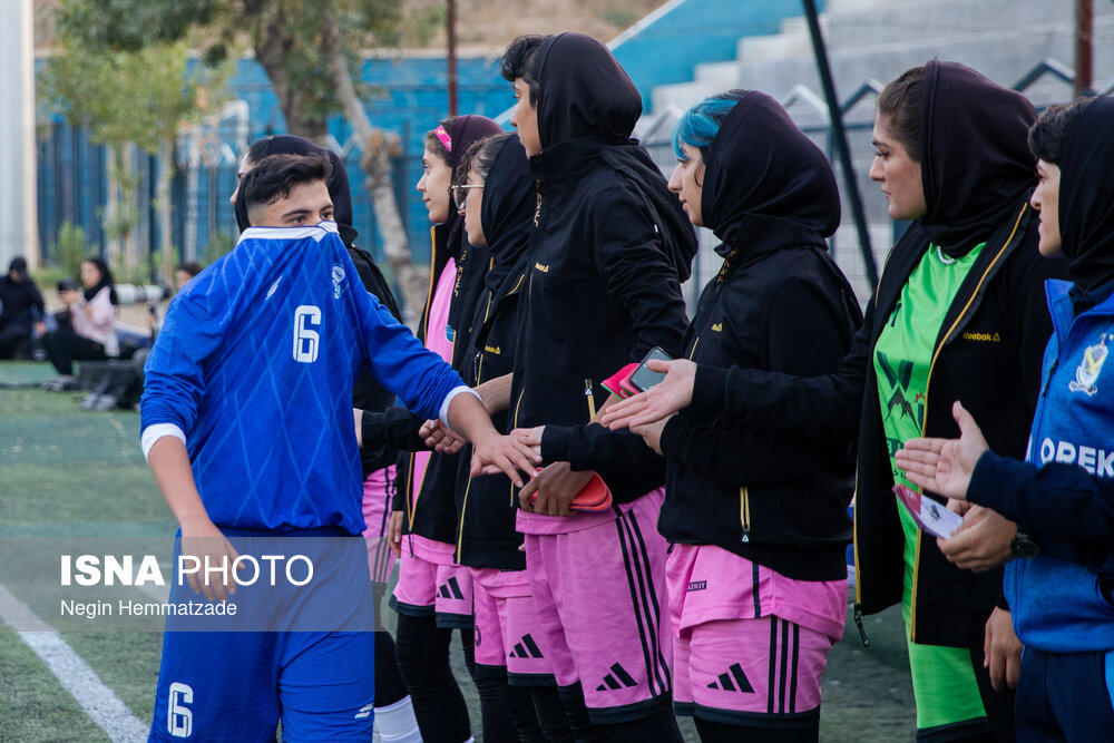 دیدار تیم‌های فوتبال بانوان استقلال و حسن زاده ارومیه