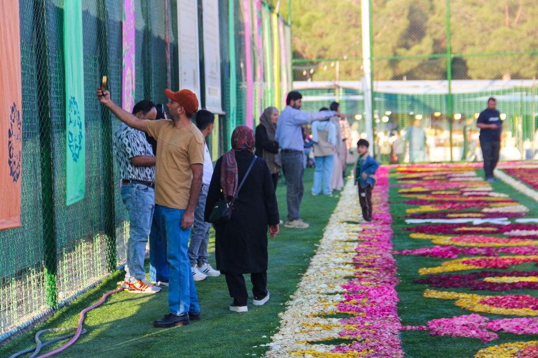 بزرگ‌ترین فرش سرگل خاورمیانه در محلات