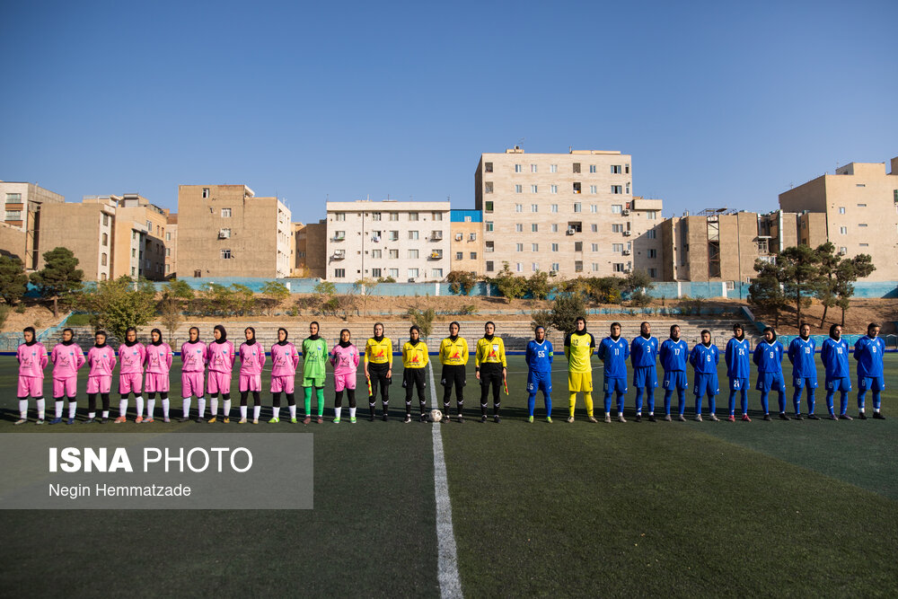 دیدار تیم‌های فوتبال بانوان استقلال و حسن زاده ارومیه