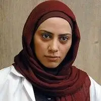 چهره ها/ کتی ساختمان پزشکان با یک تیپ پاییزی خودنمایی کرد