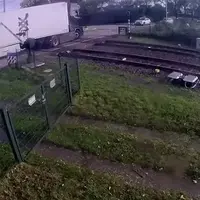 برخورد هولناک قطار با یک دستگاه کامیون در هلند