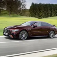 فصل پاییز با مرسدس بنز AMG GT 43 به رنگ روبی لایت قرمز!