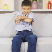 ۶ راهکار کنترل رفتارهای ناهنجار نوجوانان در خانه