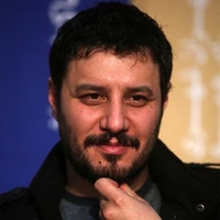 جواد عزتی؛ بازیگری با درخشش همزمان در نقش‌های کمدی و جدی