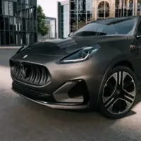 معرفی مازراتی گریکاله برقی ۲۰۲۶ با ۸۰ کیلومتر توان پیمایش بیشتر