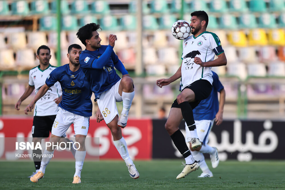 دیدار تیم‌های ذوب آهن اصفهان و ملوان بندرانزلی