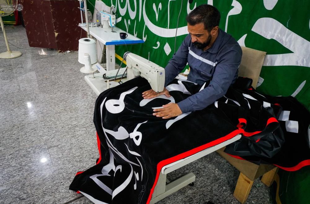  آماده‌سازی کتیبه‌های سالروز شهادت حضرت زهرا (سلام‌الله‌علیها) 