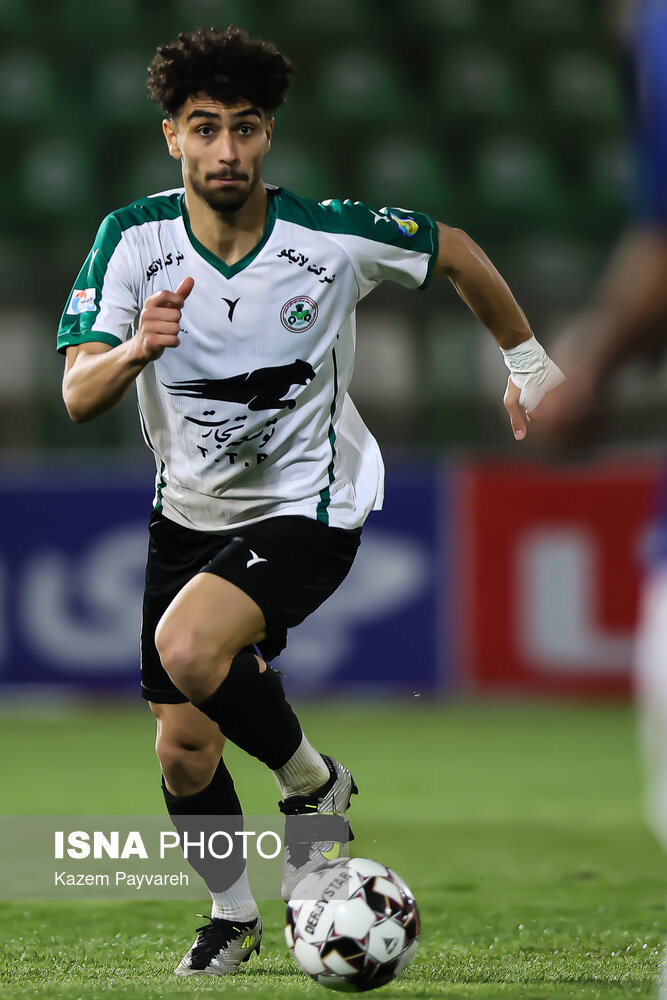 دیدار تیم‌های ذوب آهن اصفهان و ملوان بندرانزلی