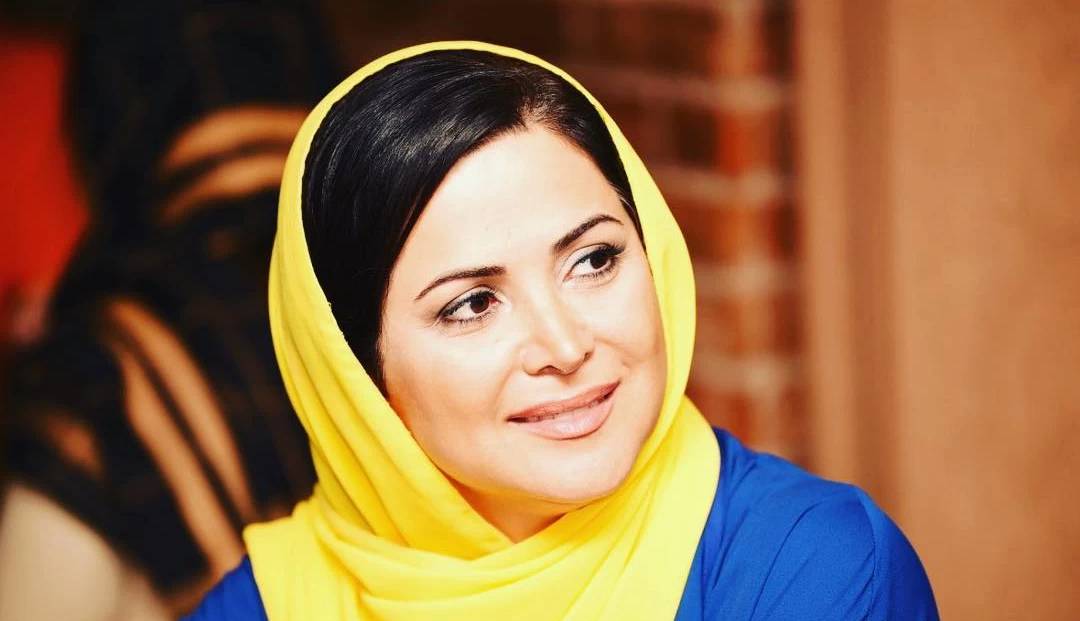 چهره ها/ تفریح آذر خانمِ سریال «پدر سالار» در کنار دریا