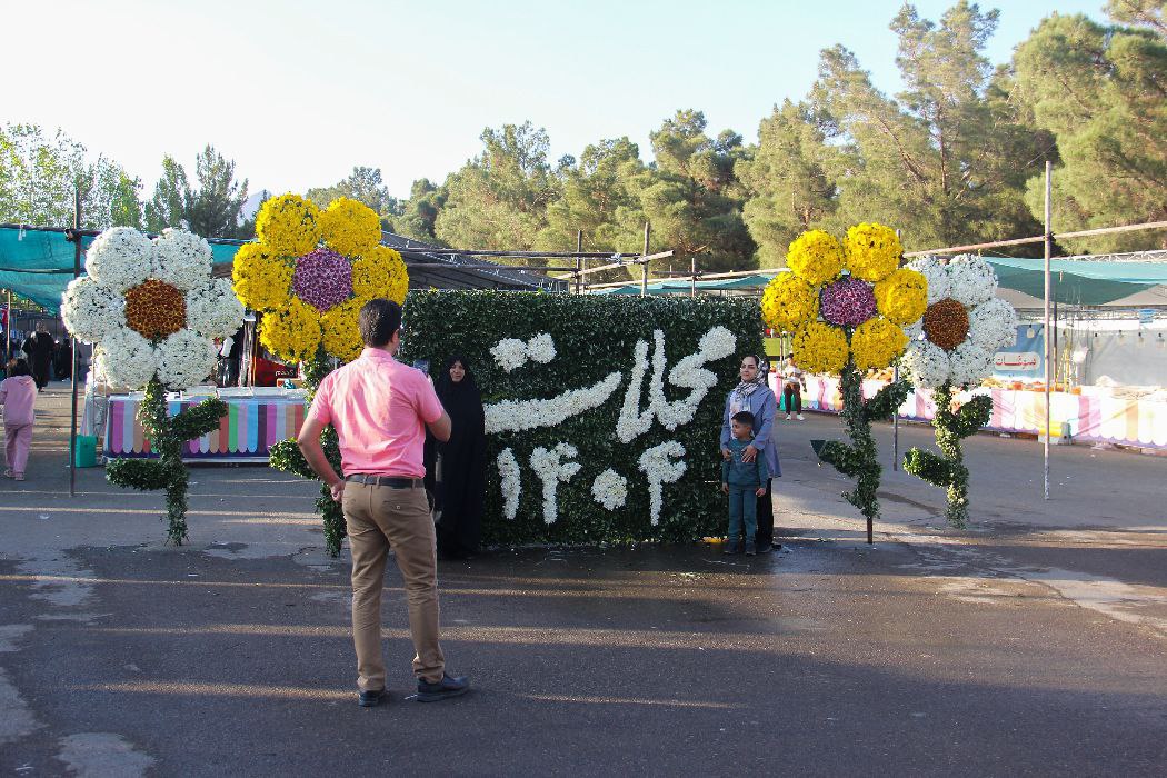 بزرگ‌ترین فرش سرگل خاورمیانه در محلات