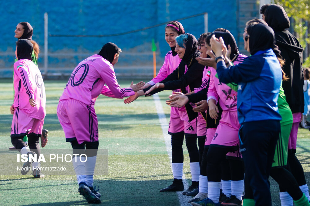 دیدار تیم‌های فوتبال بانوان استقلال و حسن زاده ارومیه