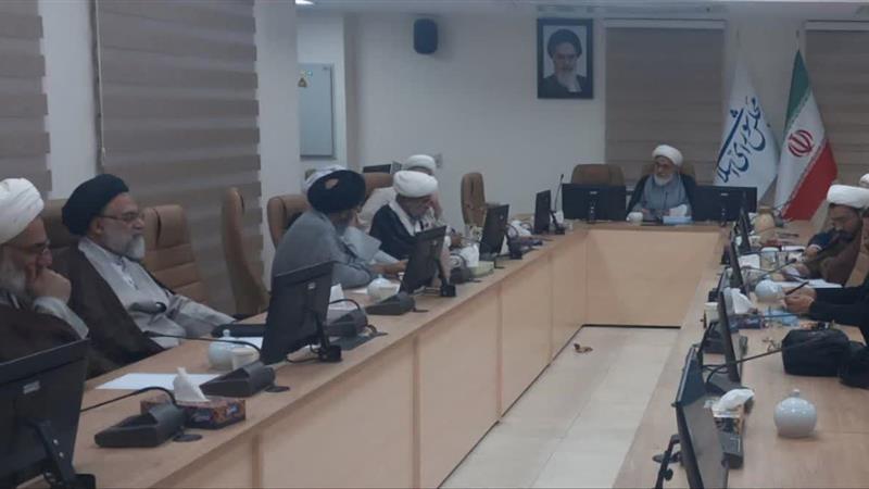 راهکارهای فقهی برای سفر خارجی زنان بدون اذن همسر در قم بررسی شد