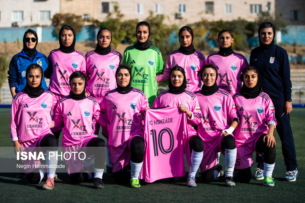 دیدار تیم‌های فوتبال بانوان استقلال و حسن زاده ارومیه