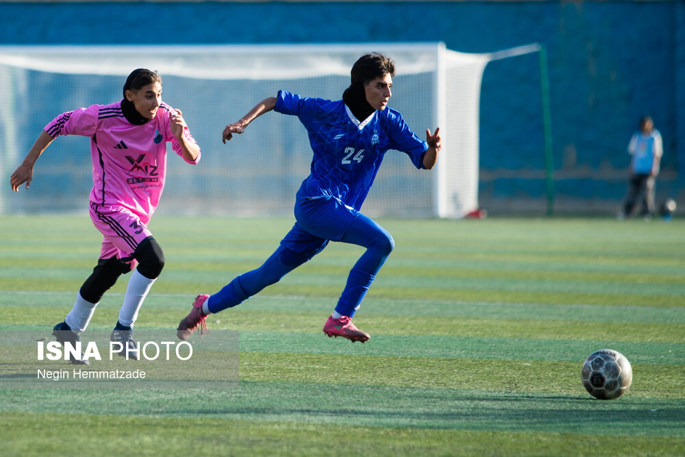 دیدار تیم‌های فوتبال بانوان استقلال و حسن زاده ارومیه