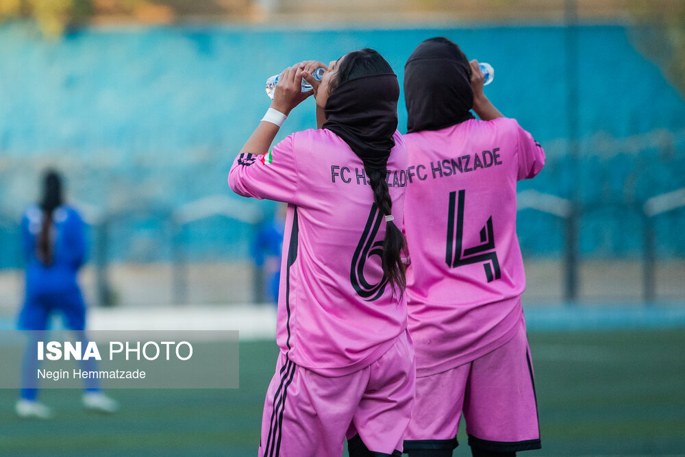 دیدار تیم‌های فوتبال بانوان استقلال و حسن زاده ارومیه