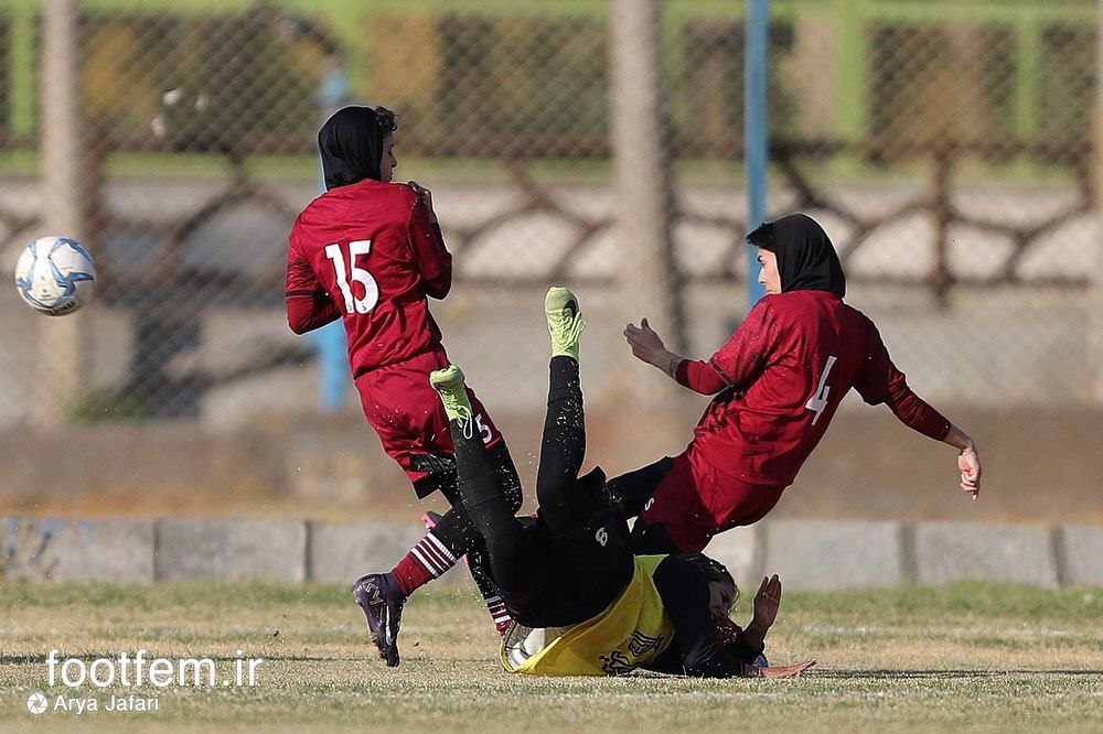 فوتباله یا جنگ؟