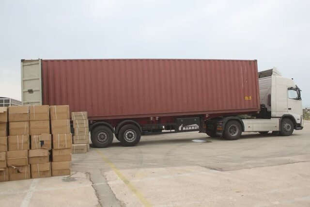 کشف محموله ۷۰ میلیارد ریالی لوازم یدکی قاچاق در بندرعباس