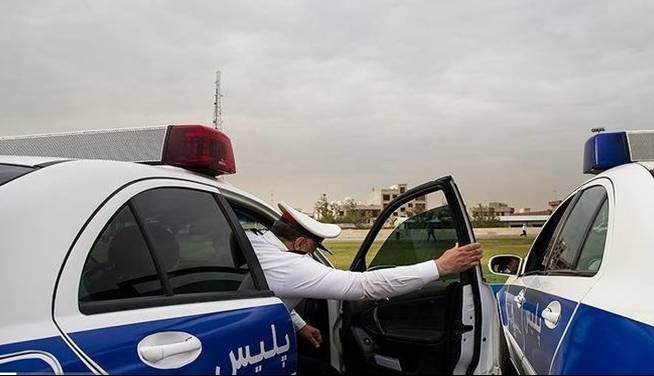 مأموران پلیس نامحسوس، رشوه ۱۰۰ دلاری را رد کردند