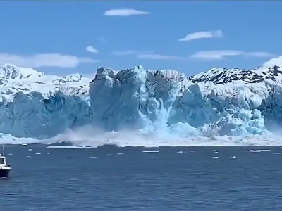 پرتاب شدن یخچال ۶۱ متری به هوا 