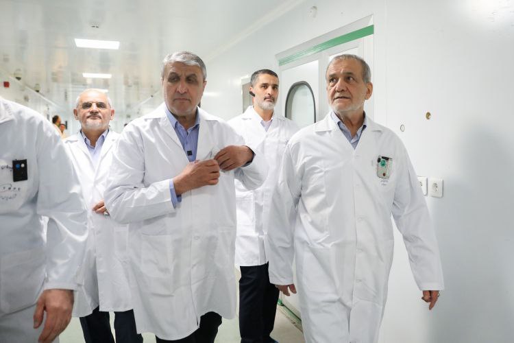 عکس/حضور رئیس‌جمهور در سازمان انرژی اتمی