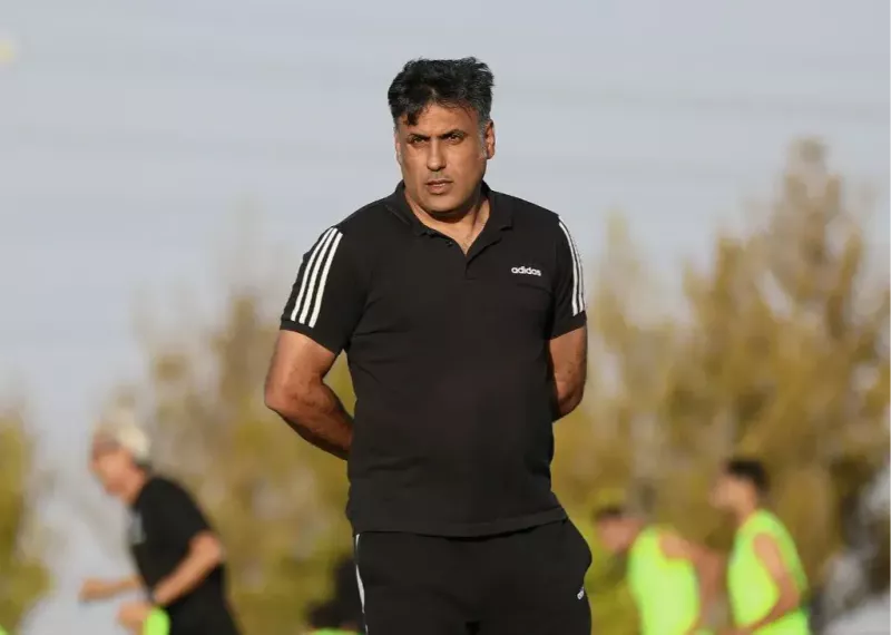 بوسه خلیفهاصل به سر بازیکنانش، خیلی باشرف هستید