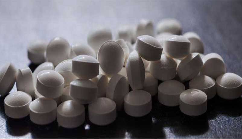 کشف محموله قرص متادون از معده یک مسافر خارجی در فرودگاه