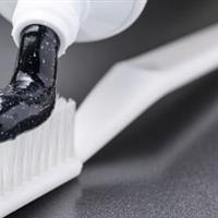 آیا خمیردندان‌ حاوی زغال واقعا برای درخشندگی دندان موثر است؟