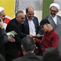 از هنرمند توان‌خواه مهریزی برگزیده جشنواره تئاتر مریوان تجلیل شد