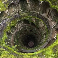 چاه های ماسونری در قصر کوئینتادارگالیرا در پرتغال 