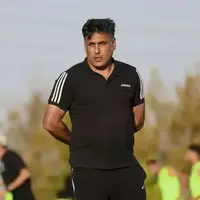 بوسه خلیفه‌اصل به سر بازیکنانش، خیلی باشرف هستید