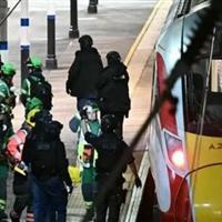 چاقوکشی در قطاری در انگلیس با ۱۰ زخمی