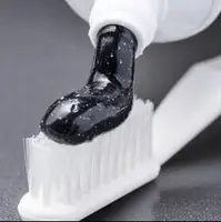 آیا خمیردندان‌ زغالی واقعا برای درخشندگی دندان موثر است؟