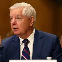 وقتی تاکر کارلسون، ادعای‌های سناتور جنگ طلب آمریکایی درباره ونزوئلا و حزب الله را به سخره می‌گیرد!