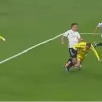 جنجالی‌ترین دربی؛ داور باید از استانبول فرار کند!