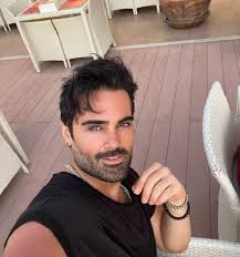 عکسی از محمدرضا حیاتی در کنسرت خواننده مشهور