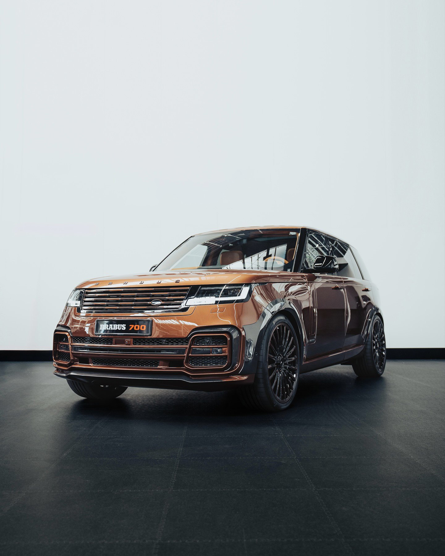 رونمایی از برابوس ۷۰۰؛ شاهکار جدید تیونر آلمانی بر پایه رنجروور P615