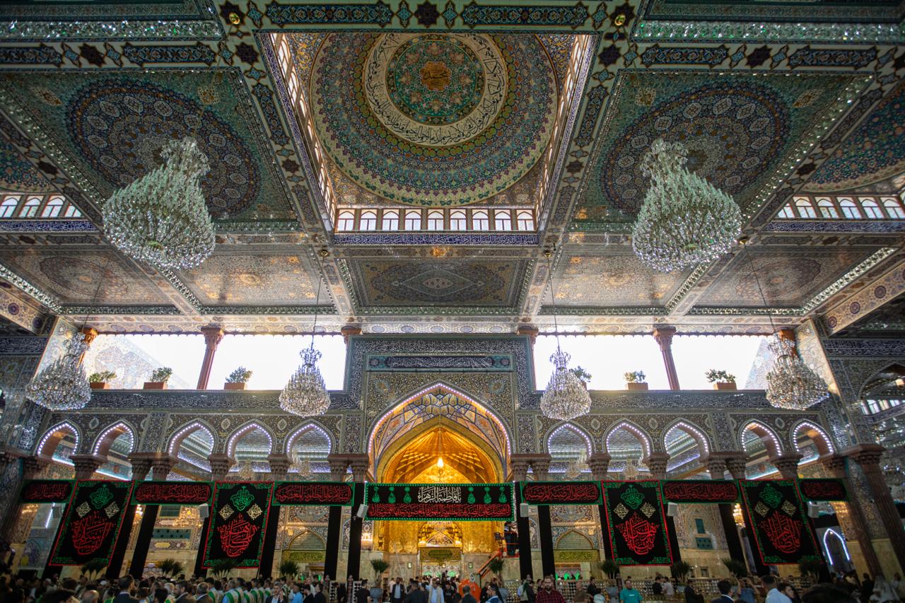 پرچم‌های عزای حضرت زهرا(س) در حرم مطهر سیدالشهدا(ع)