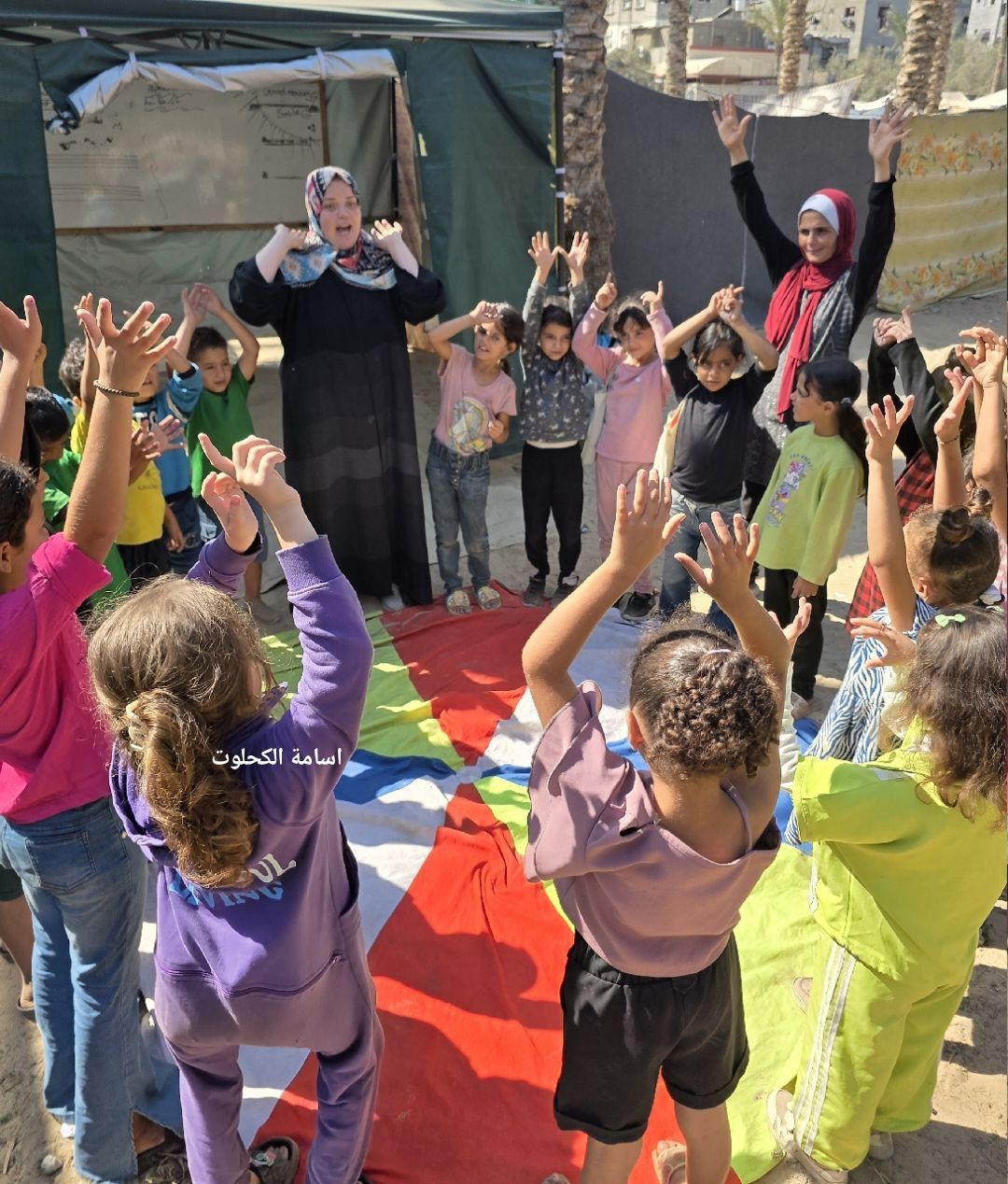 برپایی چادرهای آموزشی در مراکز اسکان آوارگان غزه