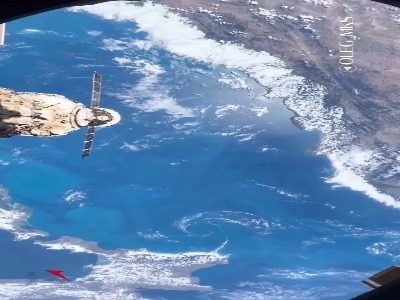 نمایی خیره کننده از ایستگاه فضایی بین المللی بر فرازِ دریای سیاه