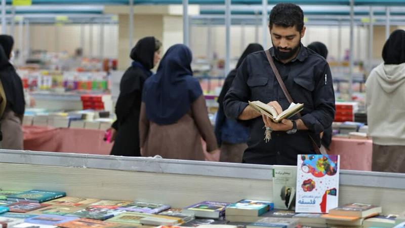عرضه ۳۵ هزار جلد کتاب در نمایشگاه مهریز